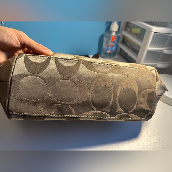 Coach Signature Pattern Tote Bag - Picture 6 of 8